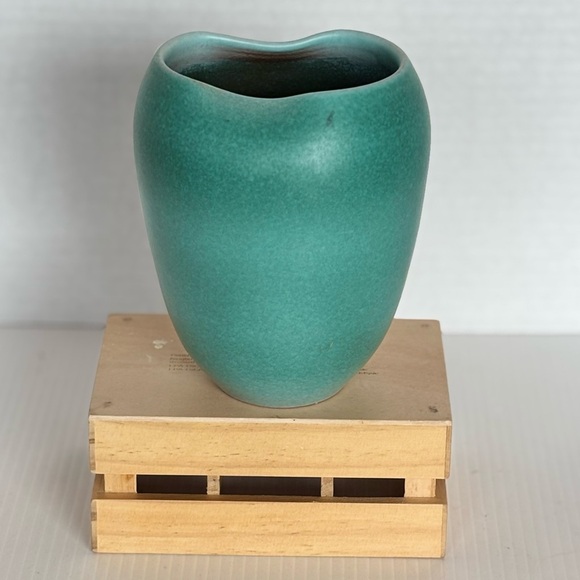 Vintage JORDI SERRA MORAGAS Spanish Studio Art Pottery Vase floral decor 1970’s. - Picture 3 of 9